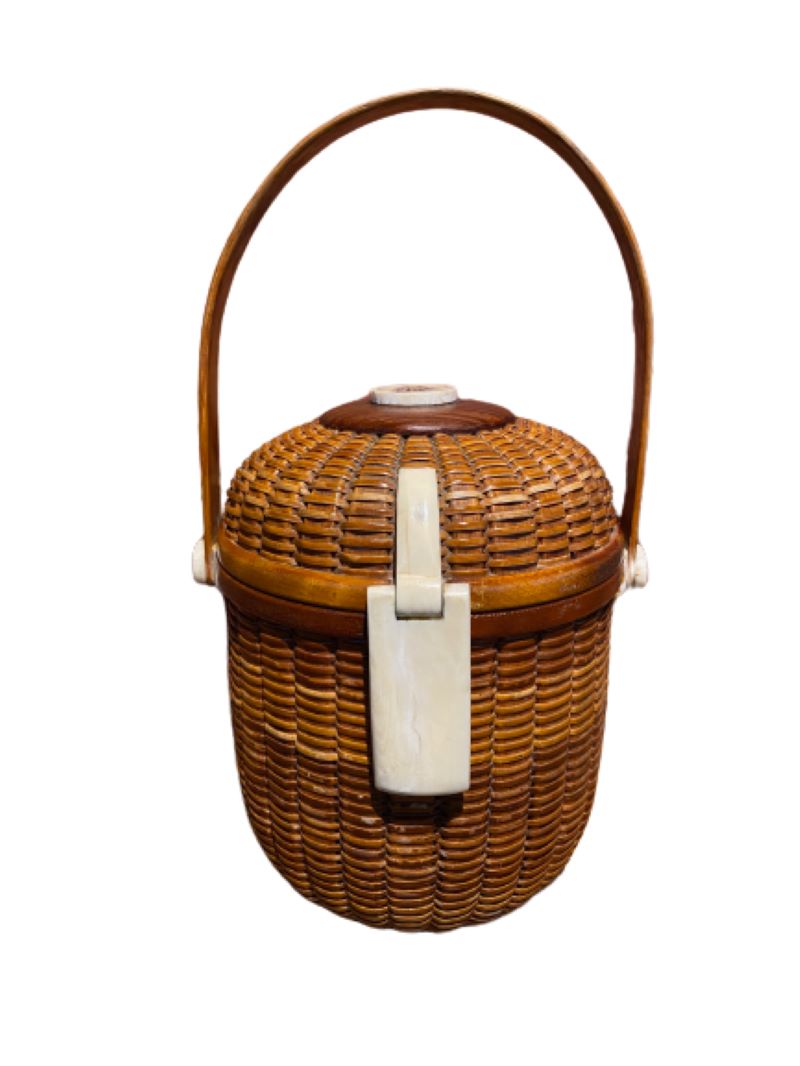Three Nantucket Basket Purses for sale at auction on 17th December |  Bidsquare