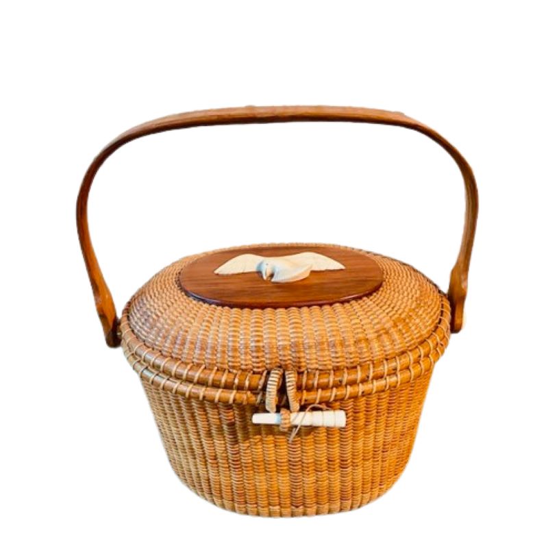 Sold at auction Nantucket Basket Purse Auction Number 2524B Lot Number 531  | Skinner Auctioneers